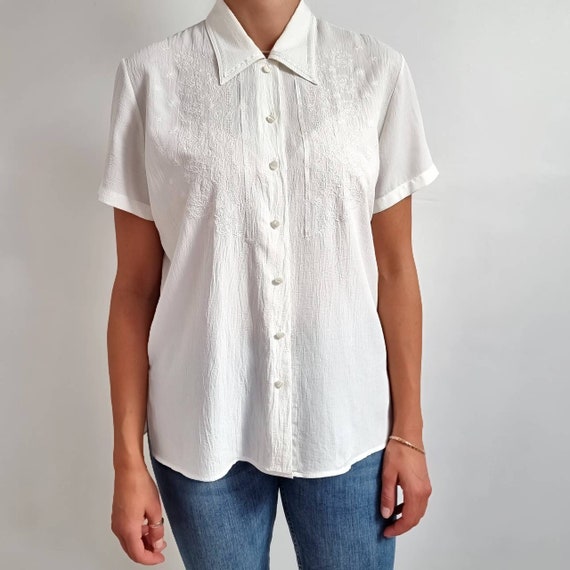90's Vintage Embroidered White Blouse // St. Mich… - image 4