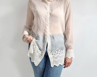 Blusa transparente con bordados en crema de los años 80 / Camisa de manga larga con encaje elegante / Talla pequeña - Mediana / Fabricada en Francia