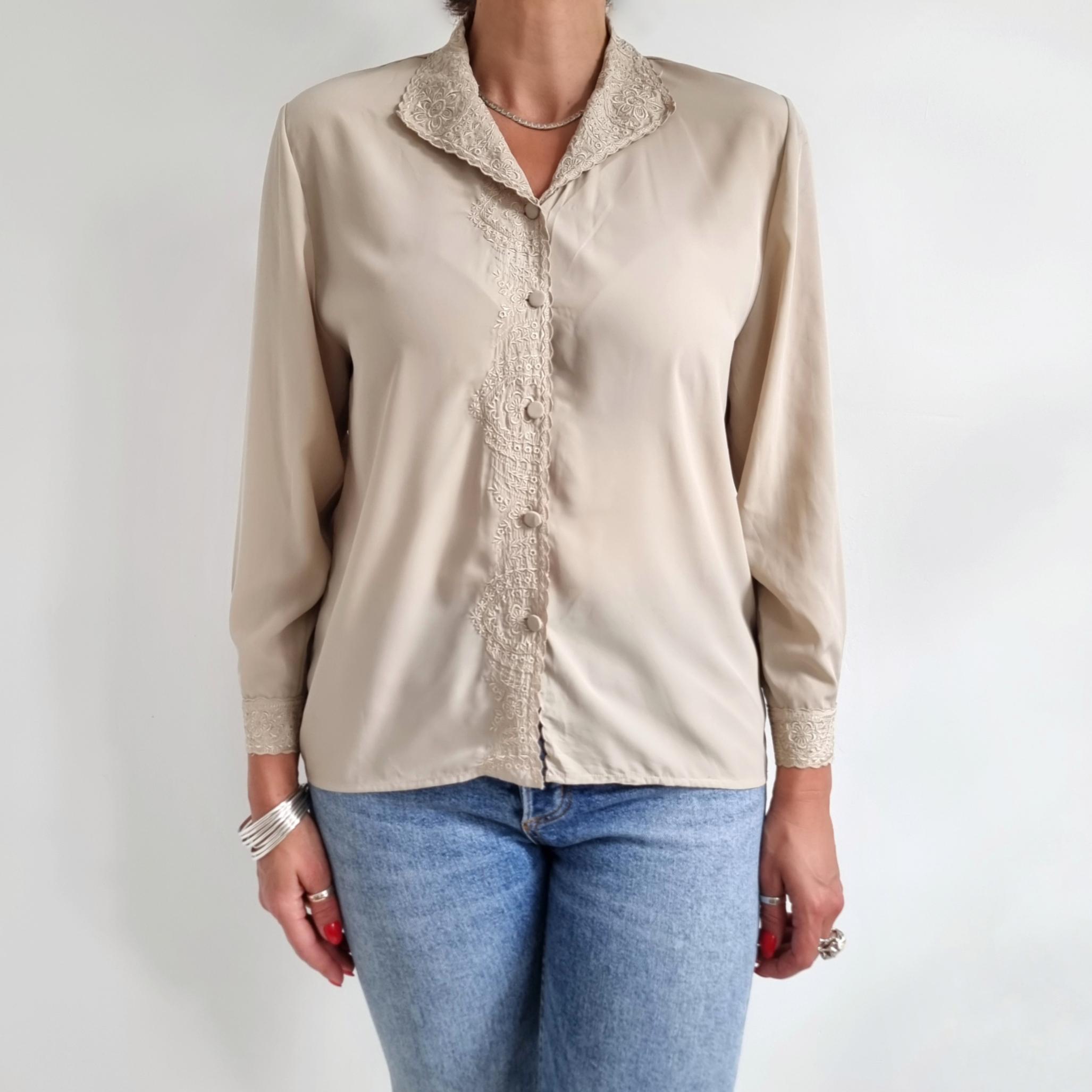 今話題のアイテムを Blouse Beige Embroidered Vintage 80's | Collar Lace Neutral シャツ+ブラウス(長袖+七分)