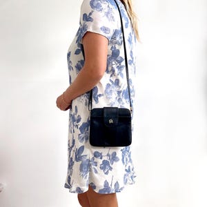 Vintage ETIENNE AIGNER Schwarze Leder Abend Handtasche | Kleine Designer Cross-Body Bag mit langem Riemen