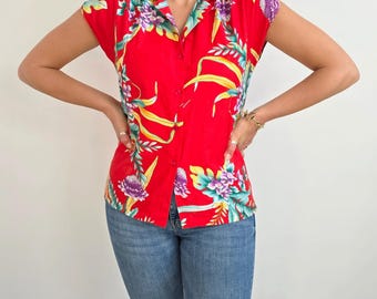 Vintage felrode zomerblouse met bloemen en bloemen | Katoenen top met oosterse bloemenprint | Klein - middelgroot | Gemaakt in de VS