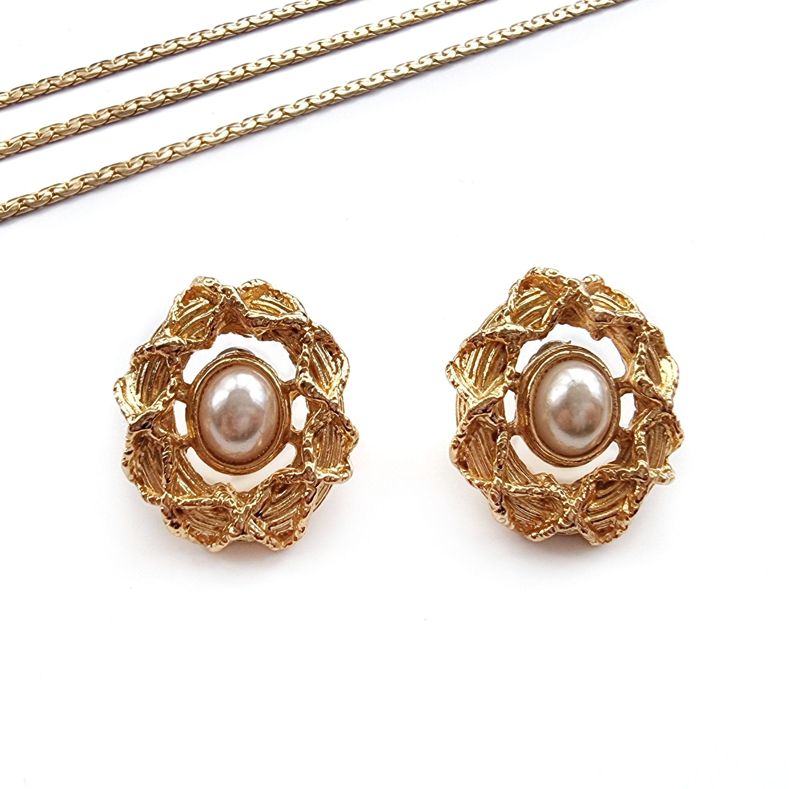 Vintage Textured Gold Earrings With Pearl | Statement Stud