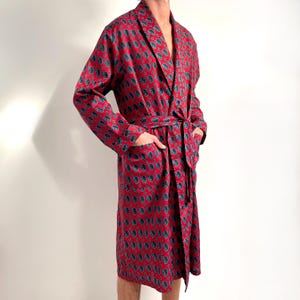Vintage Red Paisley Print Men’s Smoking Jacket | 80s Classic House Robe | X - Large image 7