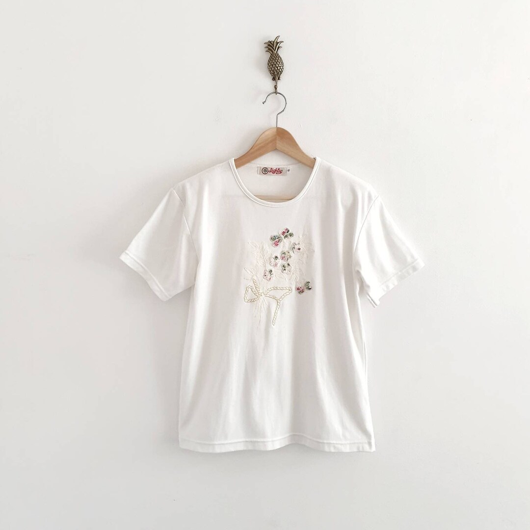 【AMBLER】 IAM Embroidered Short-Sleeved T-Shirt AS1222 90s Embellished White T-shirt - Etsy