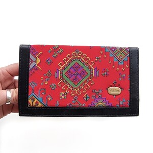 NUEVA cartera de cuero negro vintage con tela impresa abstracta roja / billetera plegable