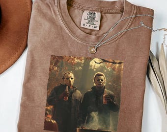 Camiseta Comfort Colors® de Michael Myers y Jason Voorhees, camiseta de personajes de películas de terror, camiseta de fiesta de Halloween, camiseta de película de miedo de Halloween