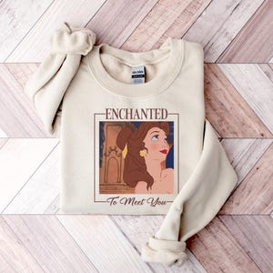 Camiseta &quot;Enchanted to Meet You&quot;, camiseta de la princesa Bella, camiseta vintage de Disney World, camiseta de princesas Disney, camiseta de parques mágicos, Bella y la Bestia