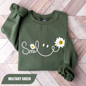 Daisy Smile Face Sweatshirt, Daisy Flower Smile Hoodie, Summer Women Gift Sweatshirt, Daisy Women's Sweatshirt, Mom Trendy Flower Shirt