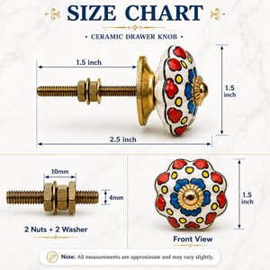 Op de afbeelding: Een keramische ladeknop met een bloemmotief in rood, blauw en geel op een witte achtergrond. De knop heeft een messingkleurige metalen voet en bout. De afbeelding bevat een maattabel met een diameter van 3,8 cm en een totale lengte van 6,35 cm.