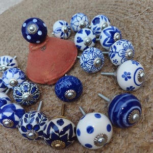 Handmålade blåvita keramiska knoppar, blandade lådknoppar, skåphandtag för byråmöbler, dekorativa heminredningsgåvor