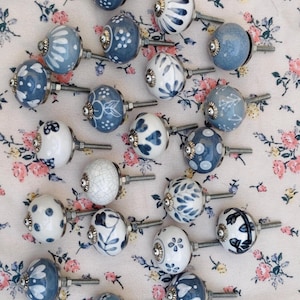 Tirador de armario de cerámica pintado a mano en azul y blanco estilo vintage, tirador de cajón colorido, tirador decorativo para muebles, herrajes para armarios de cocina, surtidos.