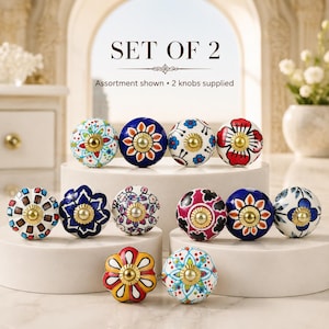 Diverse keramische knoppen, set van 2 kleurrijke ladeknoppen met bloemenpatronen, decoratief beslag voor nachtkastjes en commodes.