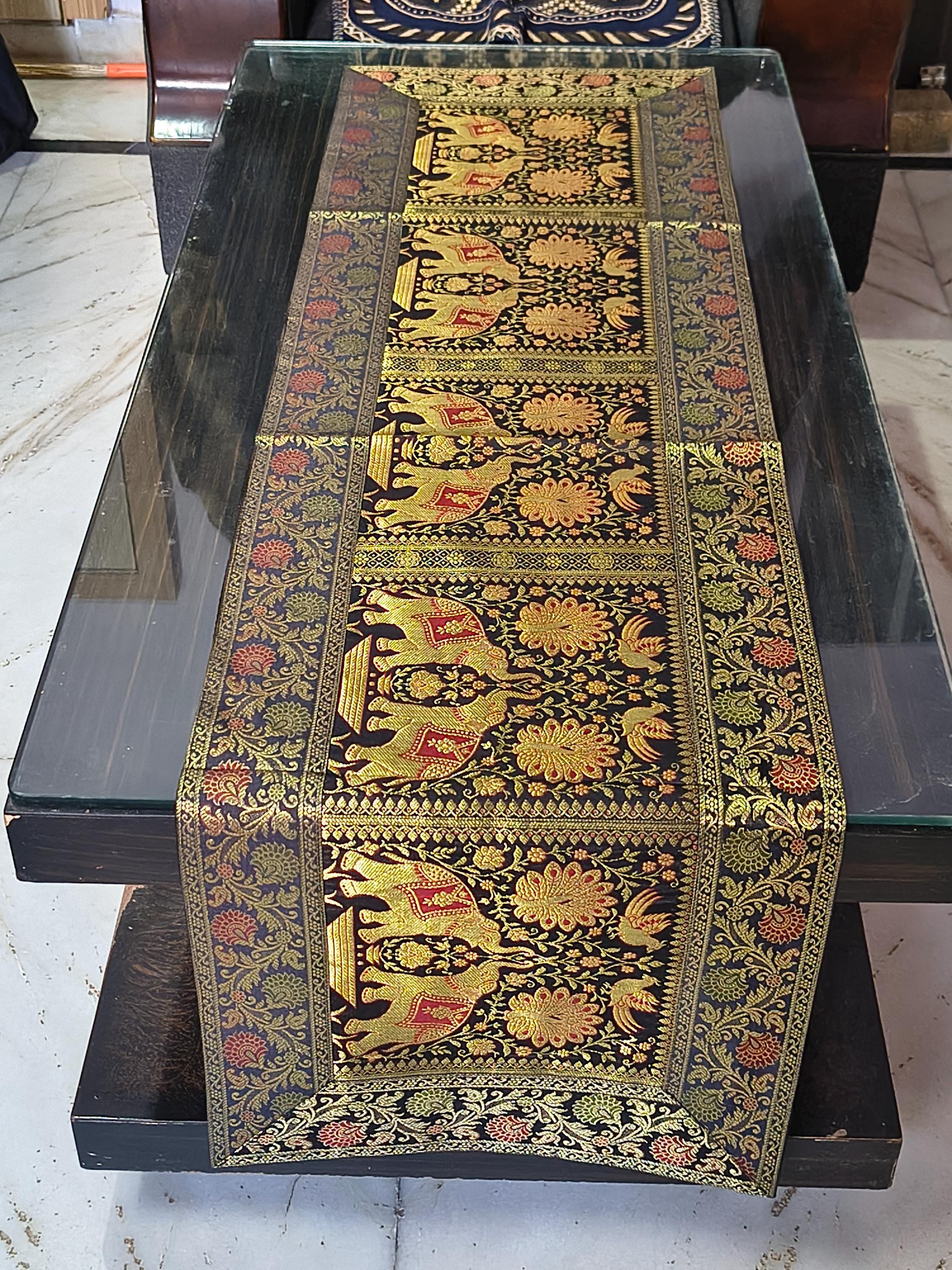 Stylo Culture Runner Da Tavolo Boho Elefante Pavone – 152x40 Cm, Bianco E Oro. Tessuto Broccato Jacquard Artigianale. Ideale Per Decorazione Cucina E Sala Da Pranzo.