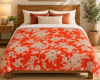 Oranje en crèmekleurige katoenen Kantha-quilt met bloemenprint, Queen 90x108 inch, handgestikt botanisch boeket.
