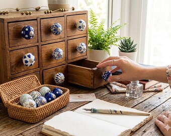 Blauwwitte keramische ladeknoppen | Handgemaakte vintage kastgrepen | Antiek messing dressoir handgrepen | Decoratieve meubelbeslag