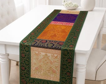 Handgeweven groene brokaat zijden tafelloper met diverse patchwork- en olifant-pauwmotieven | Indiase jacquard eettafelloper 16 x 60 inch