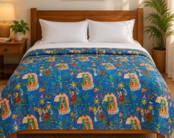 Blauwe Indiase Kantha-quilt met figuratief ontwerp, gemaakt van katoen, maat Queen (90x108 inch), handgestikt met een tuintafereel.