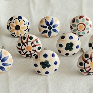 Set mit 10 handbemalten Keramikknöpfen, floralen Schubladenknöpfen, Boho-Schrankgriffen, farbenfrohen Kommodenknöpfen, Küchenschrankgriffen, Möbelbeschlägen