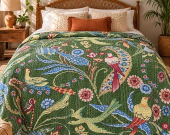 Katoenen Kantha-quilt met bosgroene vogelprint, queensize (90x108 inch), handgestikte botanische bedsprei.