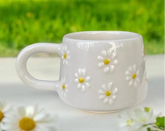 Classic Meadow Daisy Ceramic Mug