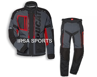 Tuta da gara da moto Ducati C5 Strada realizzata a mano, composta da giacca e pantaloni in tessuto Cordura impermeabile.
