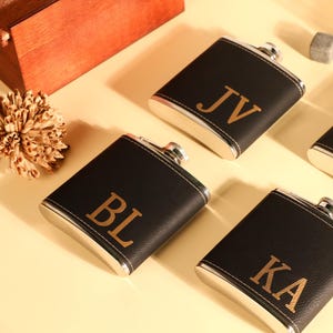 Personalized Engraved Flask, Personalized Black Flask, Groomsman Flask, Best Man Flask, Wedding Party Flask, Bridal Party Flask,Gift For Dad