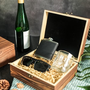 Flask, Personalized Flask, Groomsman Gift, Groomsmen Proposal Gifts, Groomsman box Set, Wedding Party Flask gift set box, Flask for Men, Dad