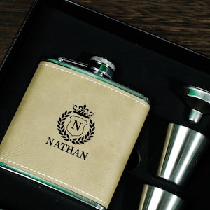 Personalized Groomsman Flask Set, Black Hip Flask 6oz, Groomsmen Gifts, Best Man Gifts for Wedding Party, Engraved Flask Wedding Special