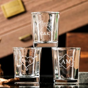 Personalized Shot Glass, Wedding Favor, Bridal Party, Usher Gift, Maid of Honor, Bridesmaid, Mother of the Bride,  Lovers&#39; wine glasses