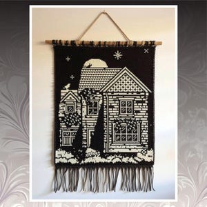 Moonlit Cottage Häkelmuster für Wandbehang: Cozy Night Wall Art (PDF-Download 120x150 Stiche)