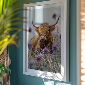 Impresión artística de pared de vaca de las Tierras Altas con susurro de cardo, póster de animales de campo de cardo escocés, decoración rústica de campo, impresión física sin marco de granja