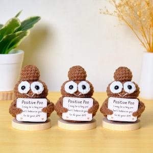 Grappig poepcadeau, positieve poep gehaakte pop, grapcadeau voor een vriend, cadeau voor een collega, grappige bureaudecoratie, schattige bureauvriend