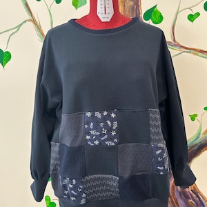 Handgemachte Patchwork Crewneck, Blaue Upcycling Pullover, Medium-XL