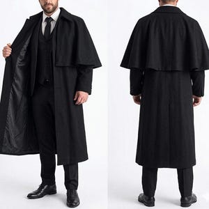 Puede incluir: Un abrigo de lana negro con un diseño de capa. El abrigo presenta una solapa clásica, un cierre de tres botones y un corte entallado. El abrigo se combina con un chaleco negro, camisa y corbata. Una elegante opción de abrigo.