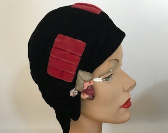 20s CLOCHE HAT black silk velvet w/ pink trim and rosette 1920s antique vintage