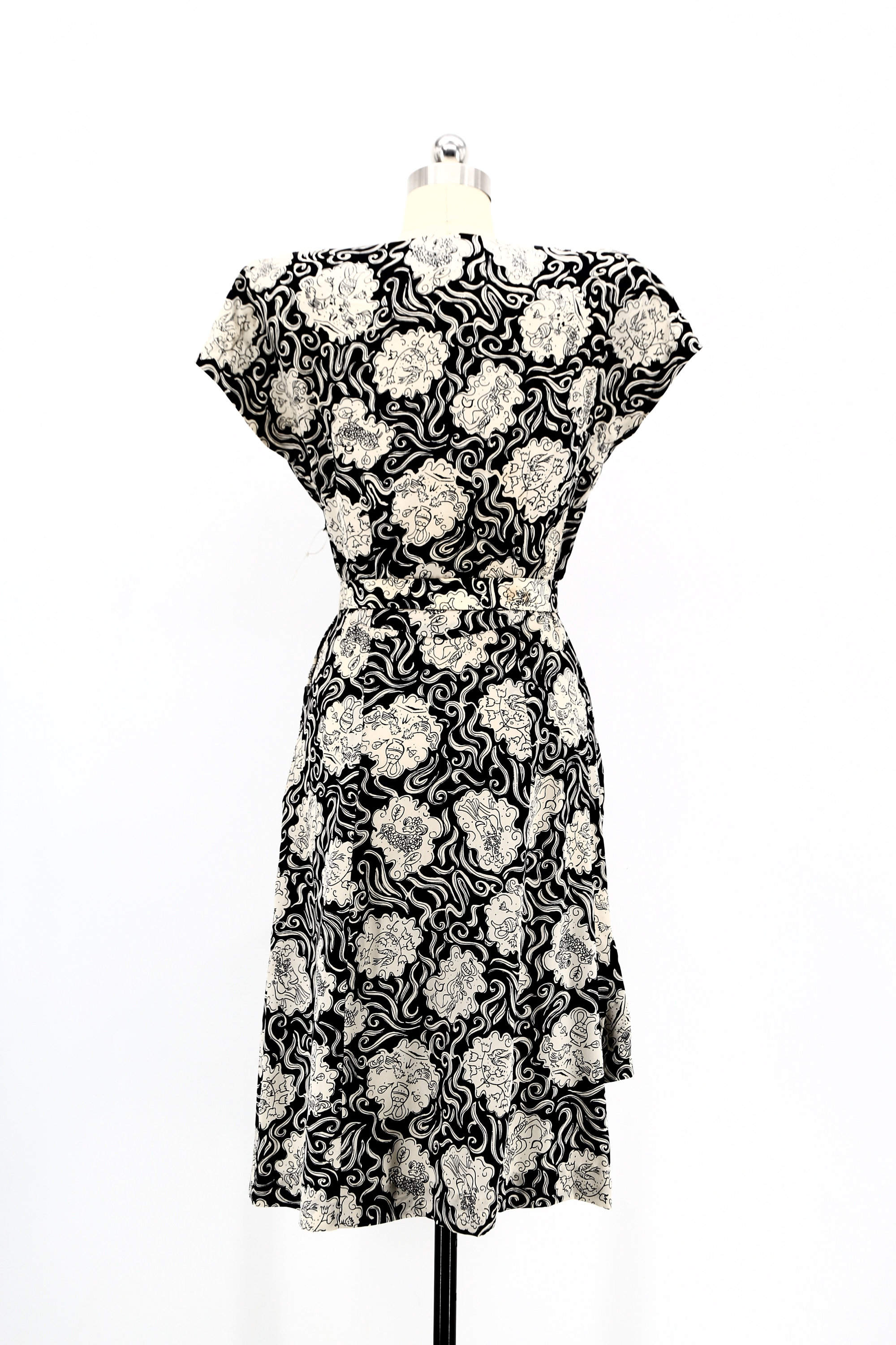 40s novelty print silk day dress : black and white Grecian holiday ...