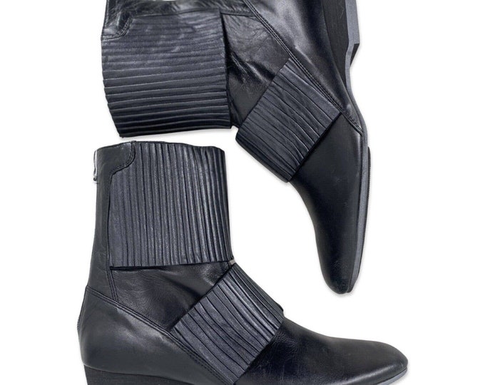 Issey Miyake boots, Japanese Womens Black Ankle Boots, black square toe boots Sz 24 US 7