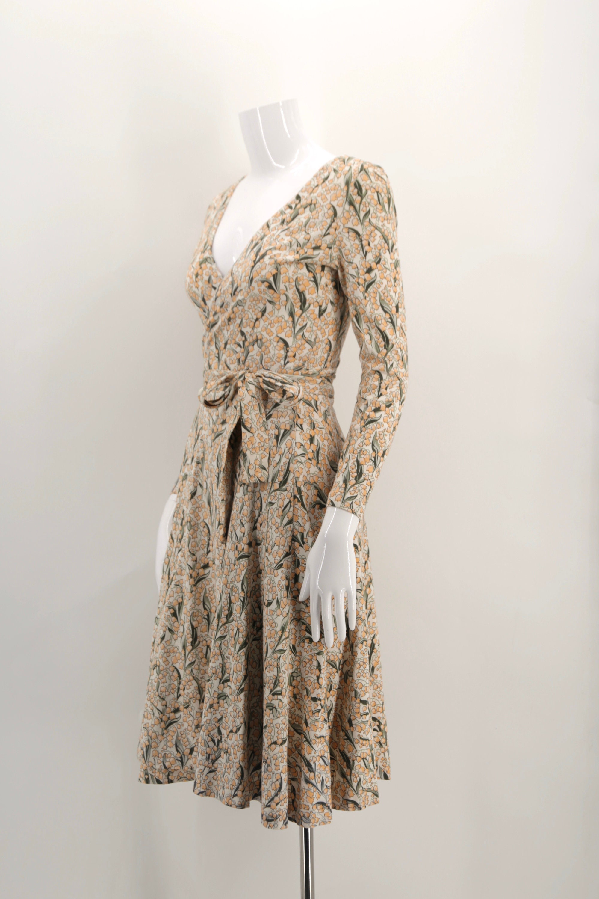 70s DIANE Von FURSTENBERG floral print wrap dress 4