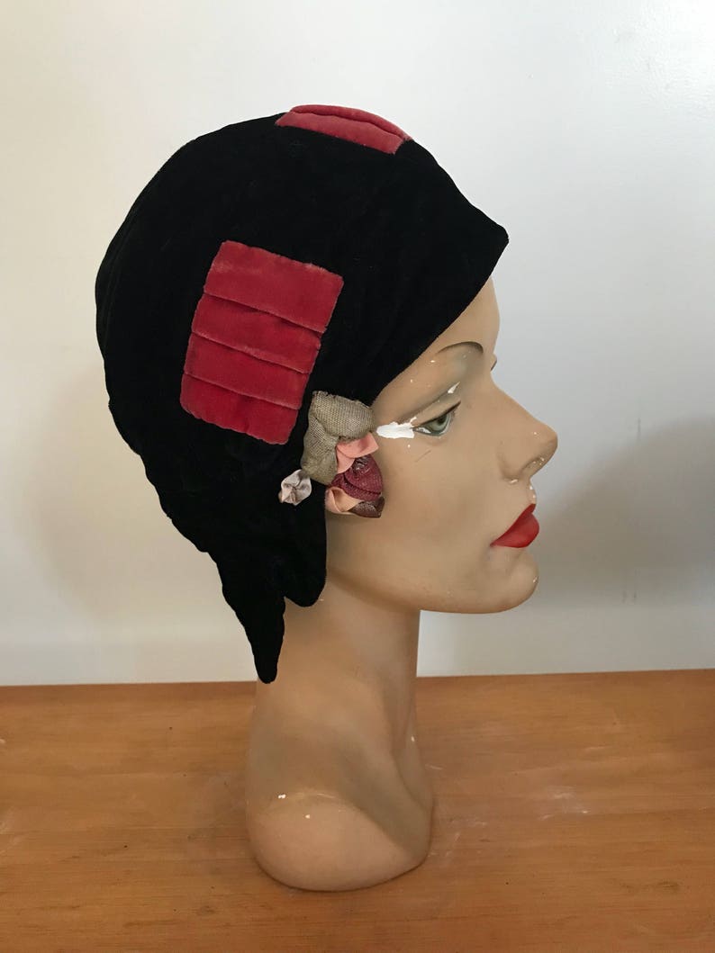20s CLOCHE HAT black silk velvet w/ pink trim and rosette 1920s antique vintage image 3