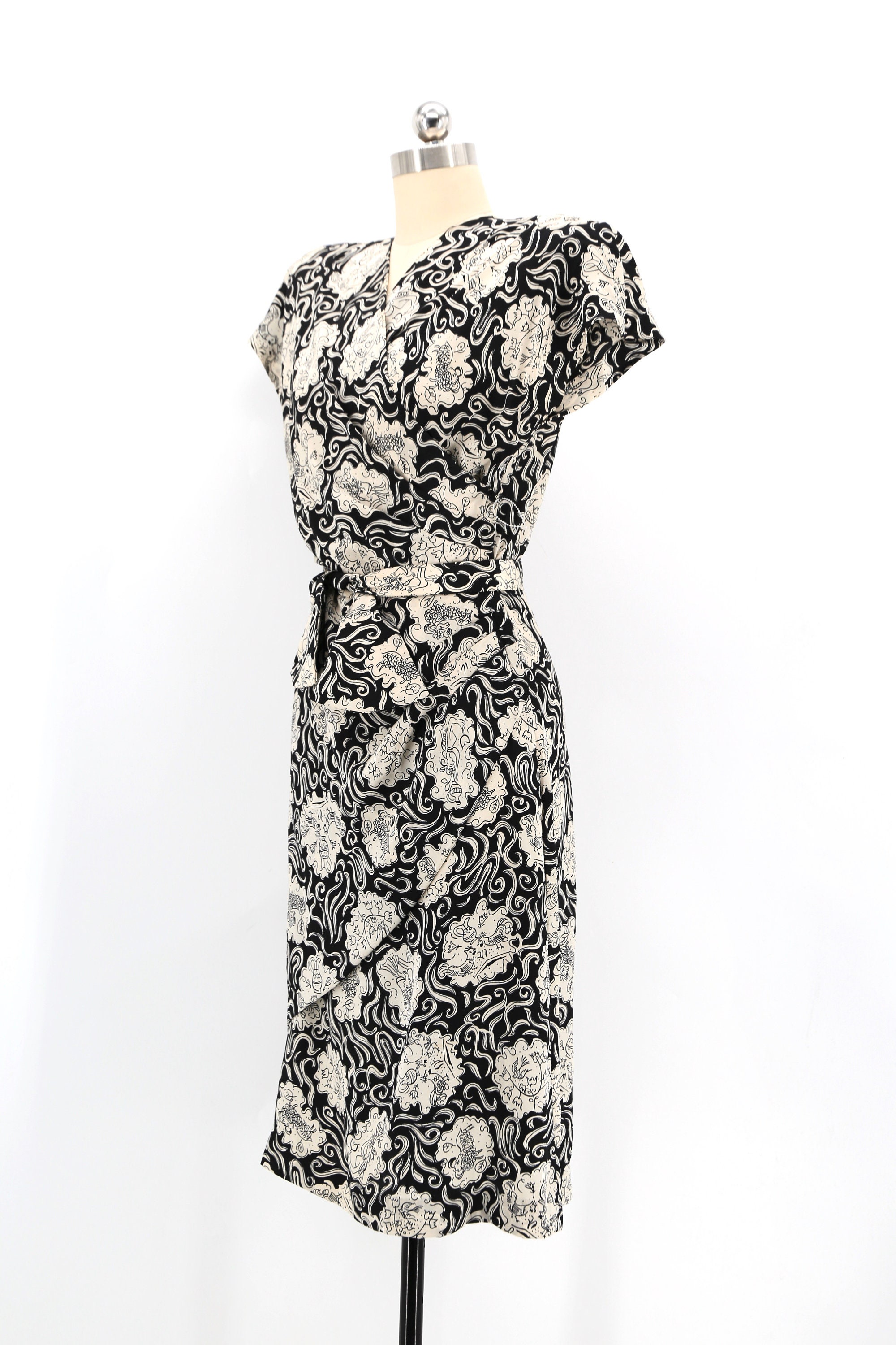 40s novelty print silk day dress : black and white Grecian holiday ...