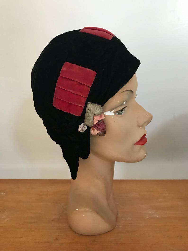 20s CLOCHE HAT black silk velvet w/ pink trim and rosette 1920s antique vintage image 1