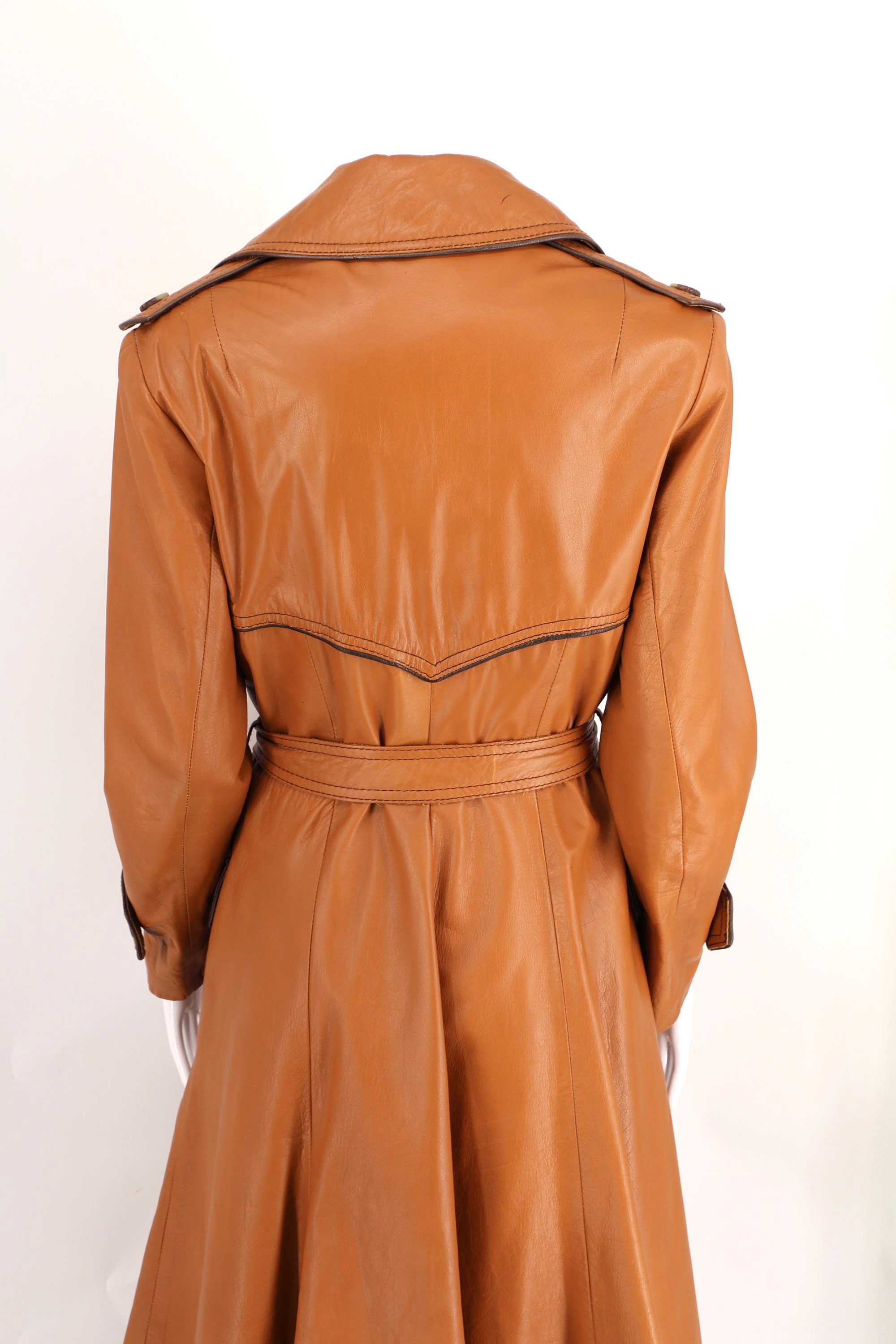 70s caramel leather trench coat sz M / vintage 1970s WILSONS belted ...