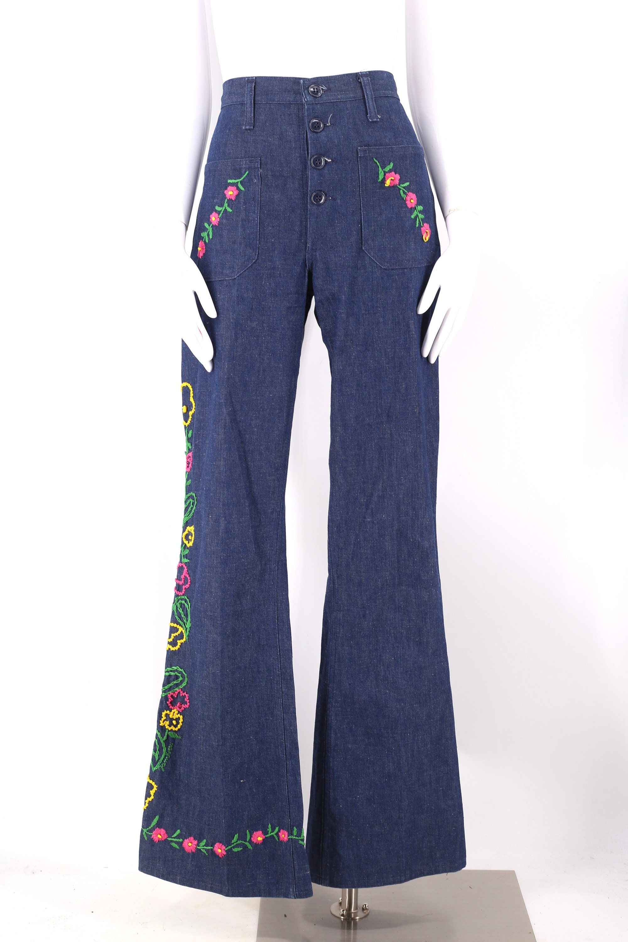 70s Floral embroidered bell bottoms jeans 32 / vintage 1970s MAVERICK  custom hi waist dark denim flares bells sz 10