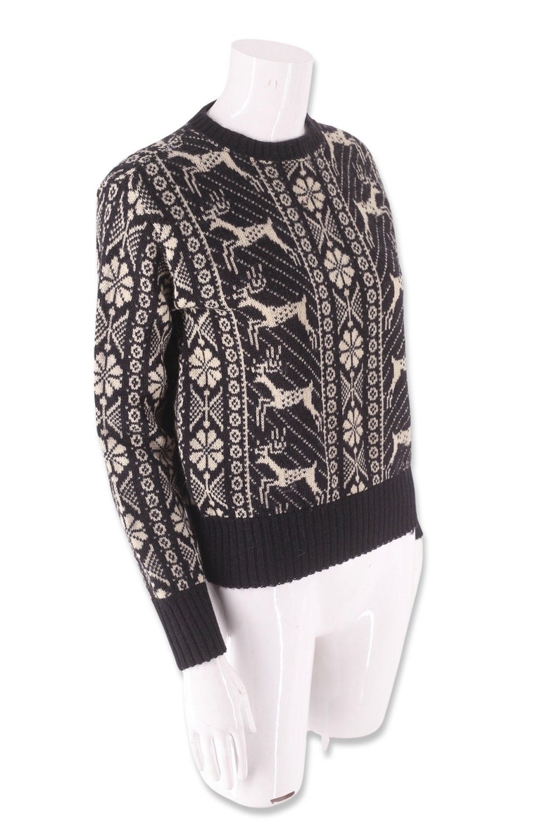 1940s Womens sweater size Small, knit reindeer print, Intarsia ski sweater black and cream 40s 30s knitwear image 3