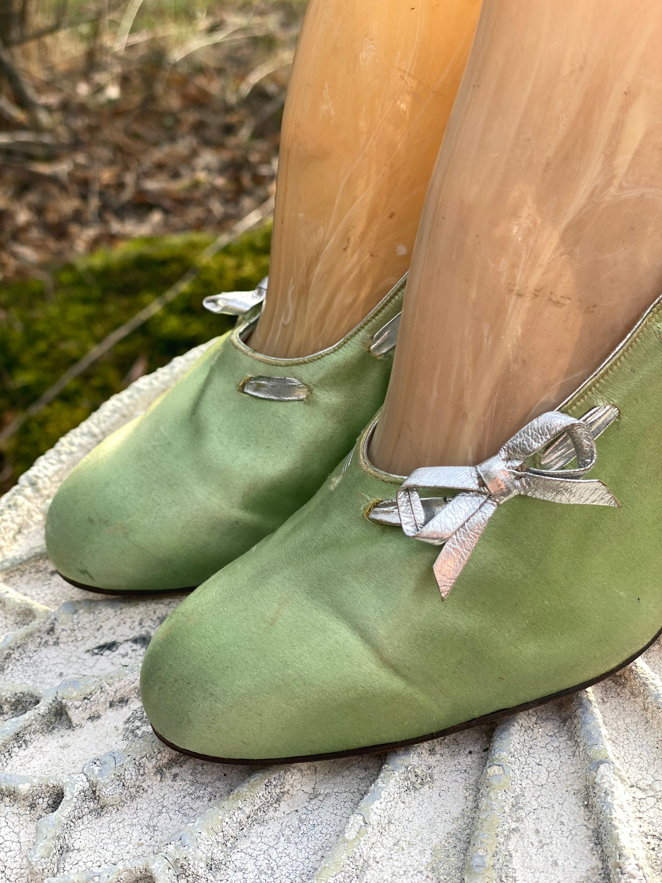 20s silk shoes celery green sz 6 / vintage 1920s ENGLAND flapper high