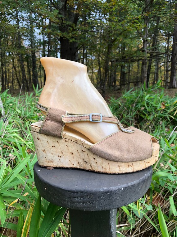 30s ART DECO sandals, carved wooden & felt platfor