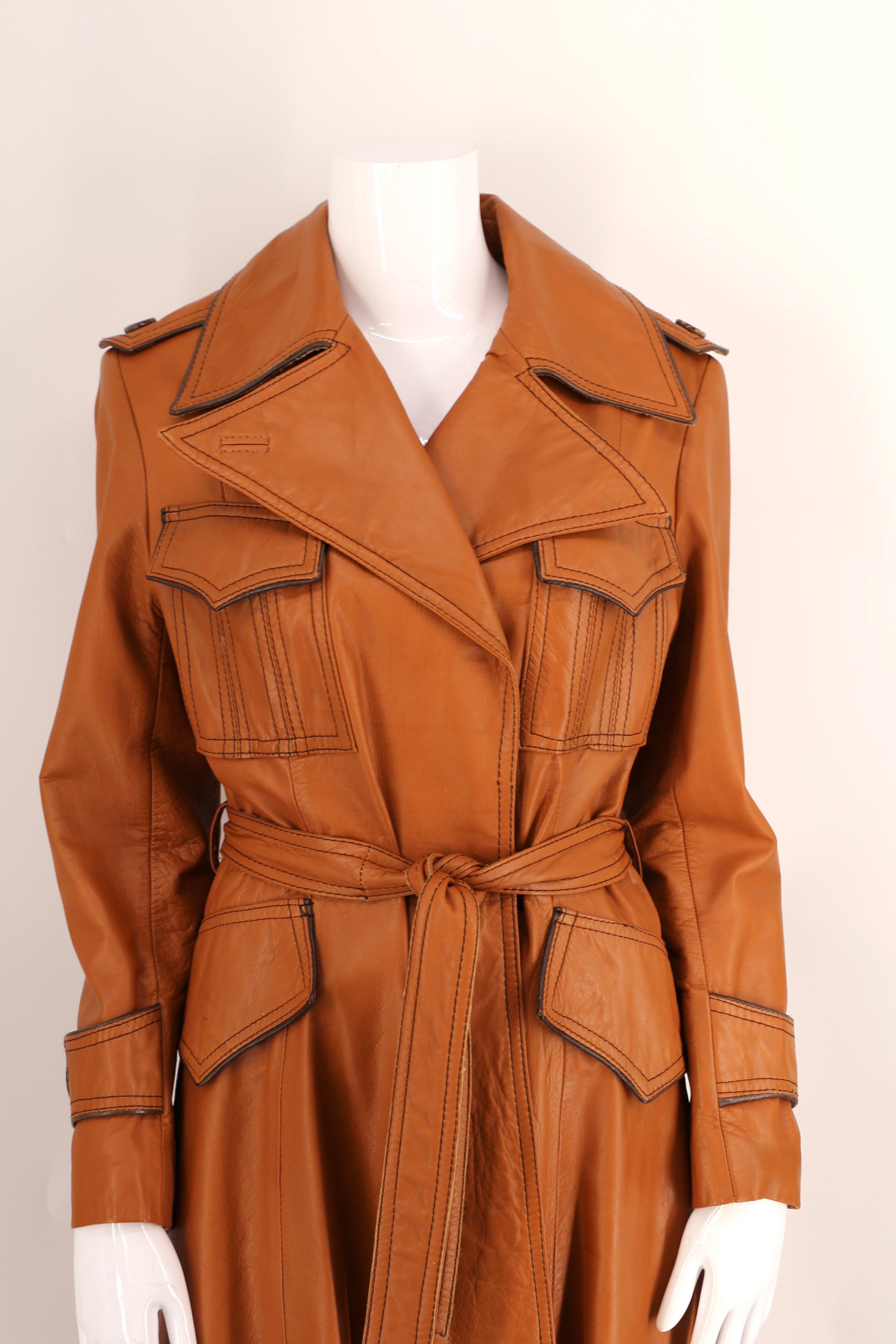 70s caramel leather trench coat sz M / vintage 1970s WILSONS belted ...