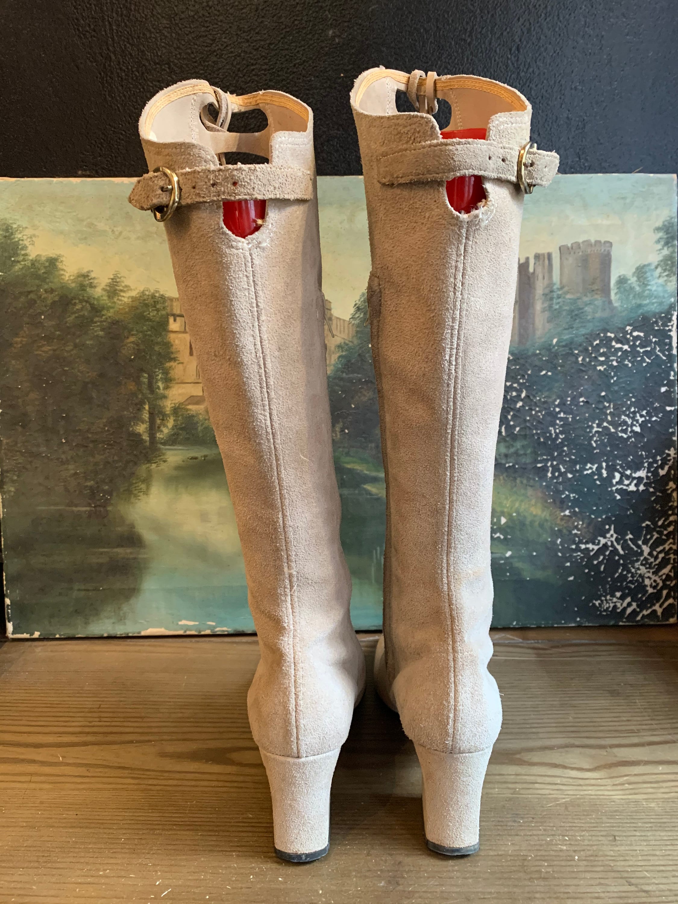 Beautiful 1960's Tan/Bone Colored SUEDE Caged Gogo Boots SZ 6.5