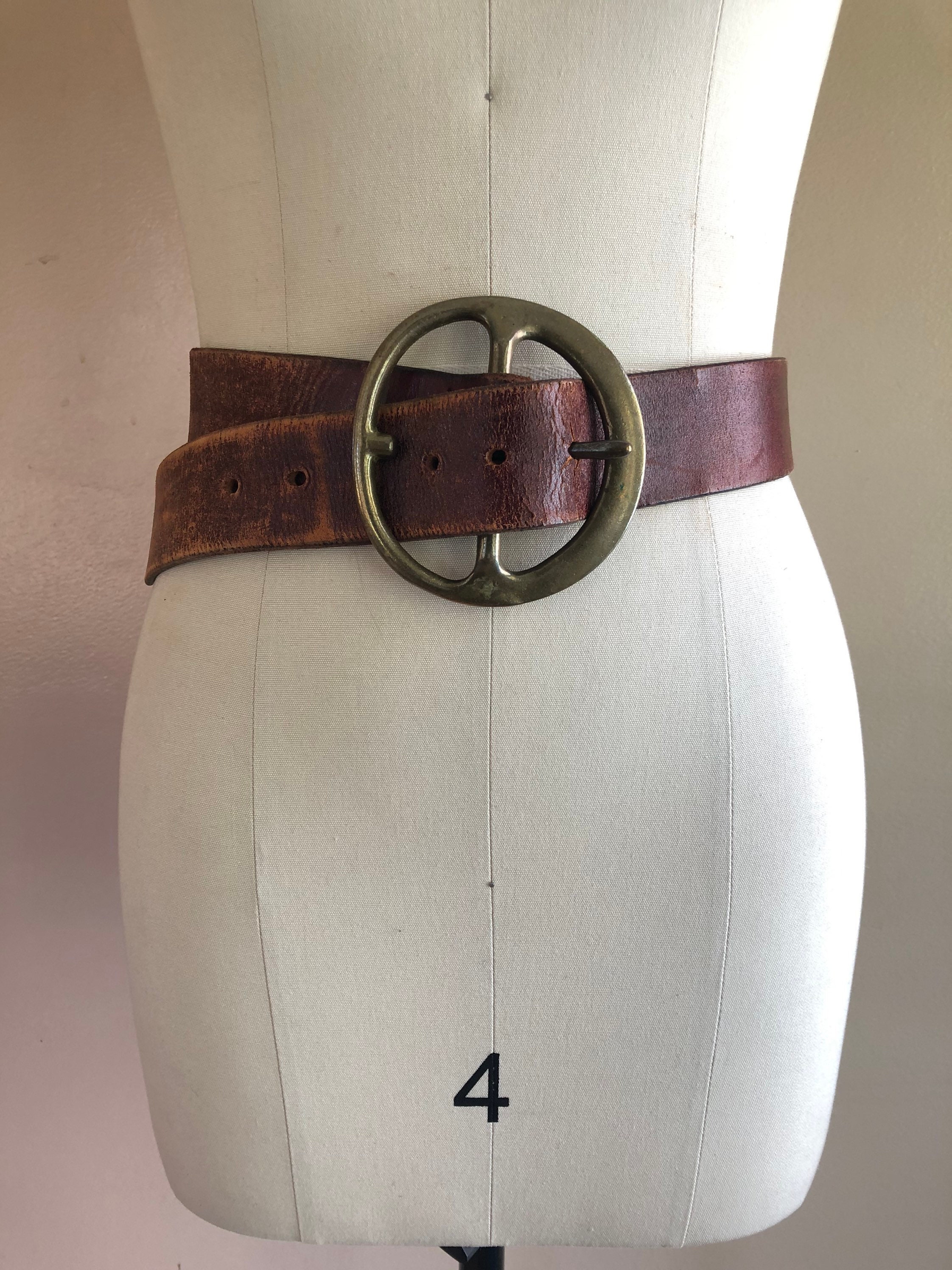 70s brown leather & brass large buckle belt / vintage 1970s Woodstock era  worn in hippy belt 26-31