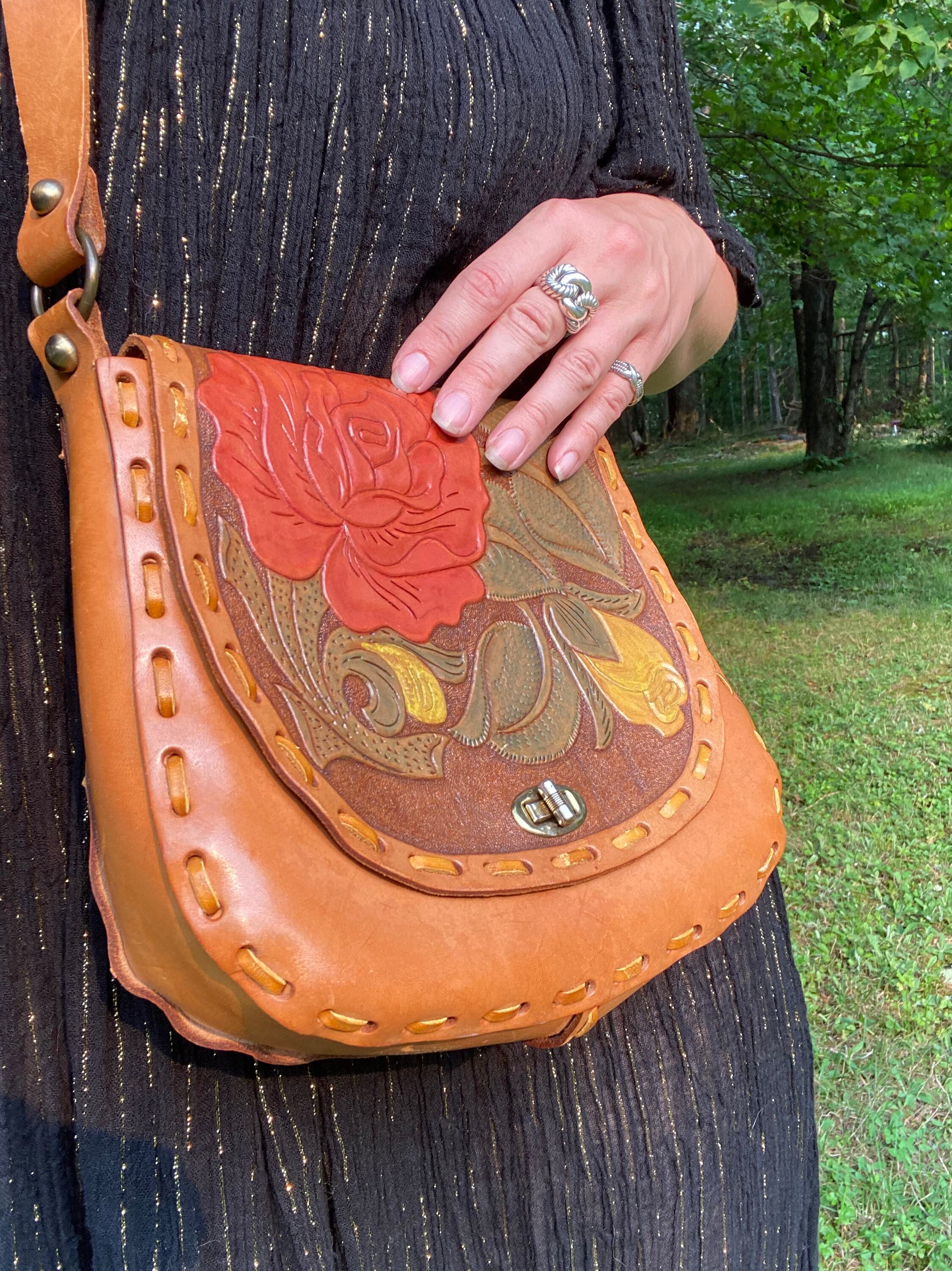 Vintage 70s Tooled Leather Floral Purse